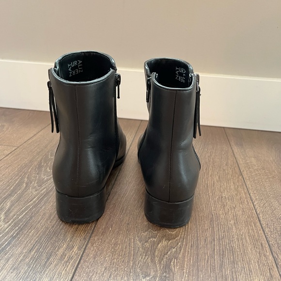 Naturalized Robyn Booties size 8 - Picture 4 of 6